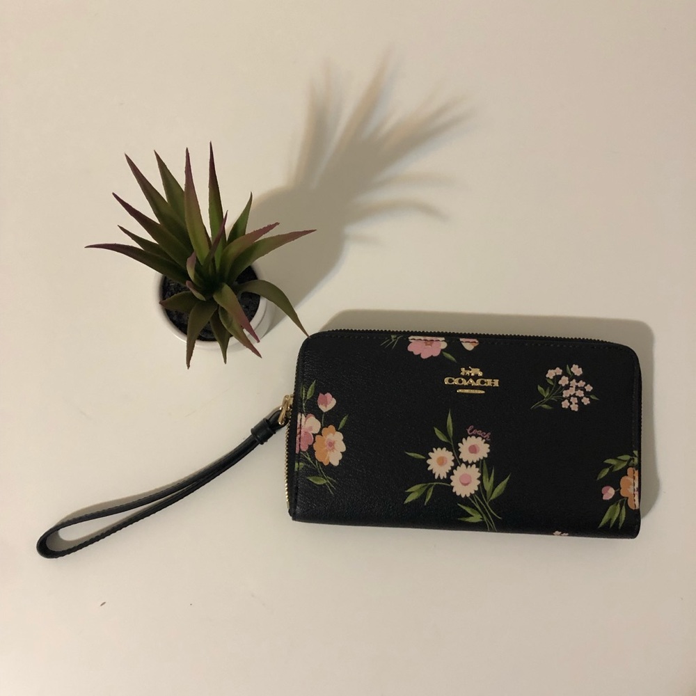 Coach Phone Wallet - Picture 1 of 7